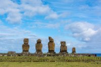 Man geht davon aus, das Häuptlinge sich eine Statue, einen Moai haben erstellen lassen, der dann zum Dorf gewandt nach seinem Tod die Weißheit und Stärke an das Volk weitergeben sollte.